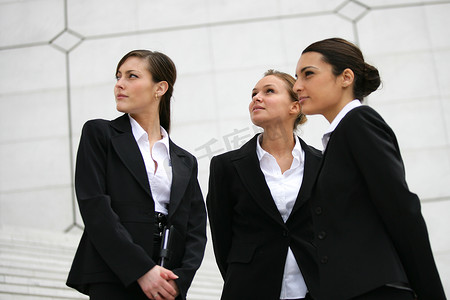 三位优雅的女企业家
