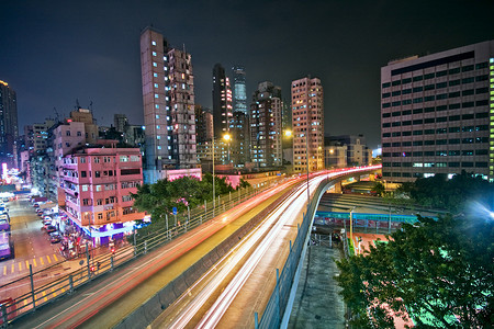 桥梁和城市的夜景