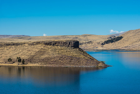 秘鲁普诺安第斯山脉 Silustani 的的喀喀湖