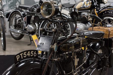 在卡尼略的摩托车博物馆暴露的老摩托车，并且
