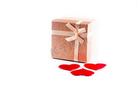 粉色礼品盒，带蝴蝶结，白色背景情人节隔离