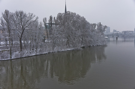 法兰克福，雪天城市景观，莱茵河，德国，欧洲