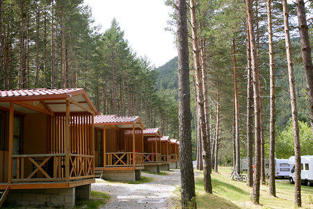 山野营的森林木屋