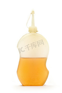 透明蝉翼摄影照片_白色塑料瓶中的润滑油