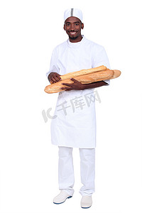 面包师学徒在白色背景上携带面包