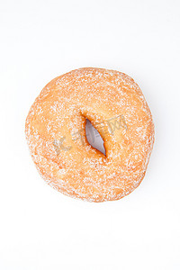普通蛋糕摄影照片_带糖粉的甜甜圈的极端特写
