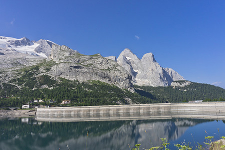 Fedaia 湖，白云岩阿尔卑斯山的自然景观，意大利，欧洲