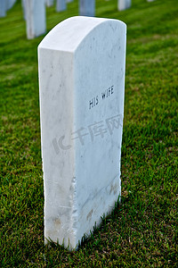 白色大理石墓碑或墓碑