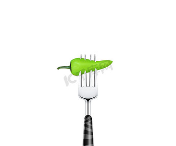 叉子刺穿的绿辣椒