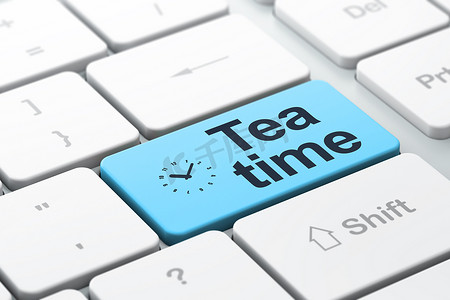 时间概念：计算机键盘背景上的时钟和下午茶时间