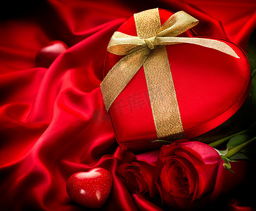 情人节520淘宝摄影照片_红色丝绸背景上的情人节红色礼物