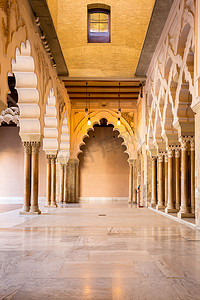 萨拉戈萨城堡走廊