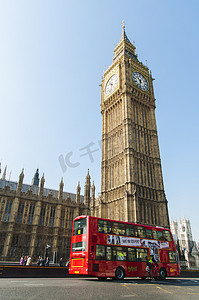 “伦敦，英国 - 4 月 02 日：由 H 驾驶的著名红色双层巴士”