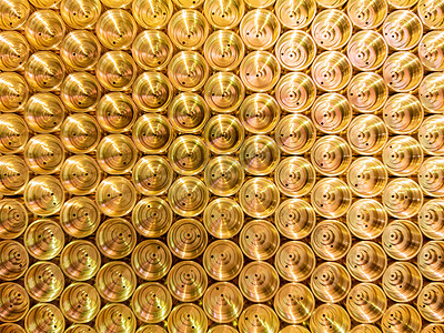 闪亮的黄铜金属螺纹六角配件的抽象平面工业特写背景