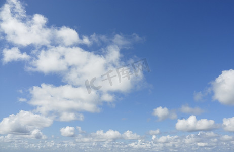 背景大气简单摄影照片_简单的 cloudscape 背景照片。