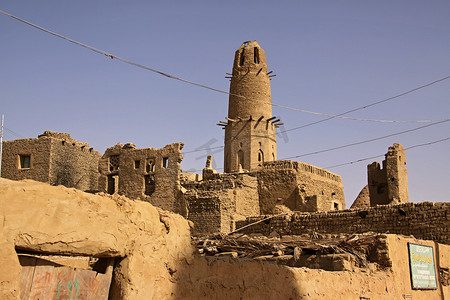 Al-Qasr 的风景与尖塔，埃及达赫拉绿洲的一个村庄