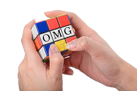 手玩方块拼图是 OMG 众所周知的表达 o