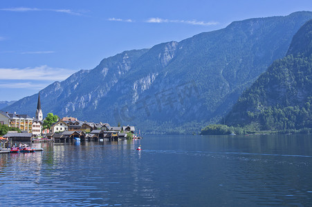 阿尔卑斯山的哈尔施塔特，奥地利湖边的旧城景