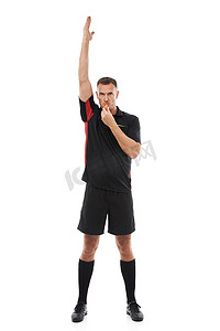 男子、体育裁判和吹口哨，举起手来警告、处罚或在演播室失败。