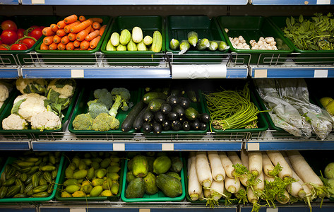 超市里的各种新鲜蔬菜