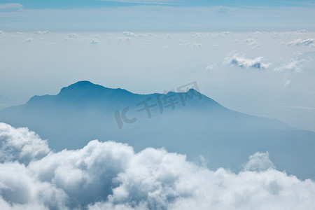 科创教室摄影照片_“云中的山脉。科代卡纳尔，泰米尔纳德邦”