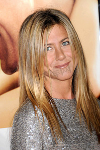 “詹妮弗·安妮斯顿 (Jennifer Aniston) 在《爱发生了》(Love Happens) 的全球首映式上。Mann Village Theatre，Westwood，CA。09-15-09/ImageCollect”