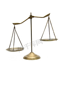 平衡膳食宝塔摄影照片_白色的金色黄铜正义天平不平衡