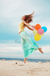 蓝色气球插图摄影照片_拿着气球的女孩