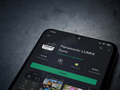 Panasonic LUMIX Sync 应用程序在 bla 显示器上播放商店页面