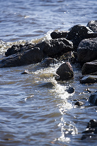 动感水纹水花摄影照片_岩石海岸线