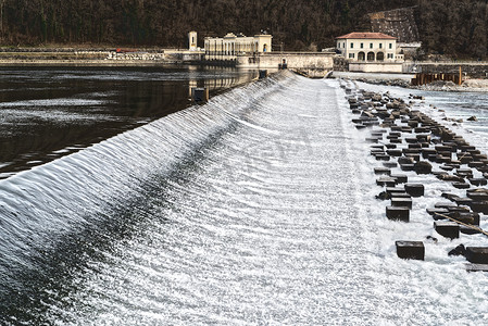 提契诺摄影照片_意大利提契诺河上的大坝