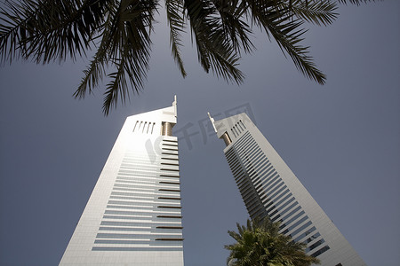 迪拜 阿联酋 迪拜谢赫扎耶德路上的阿联酋大厦景观