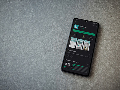 Mi Home 应用程序在黑色移动 sma 的显示屏上播放商店页面