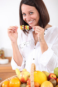 女人吃水果