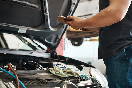 定期进行汽车保养可以防止意外故障和事故。