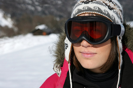 滑雪护目镜摄影照片_滑雪护目镜的女人