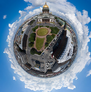 俄罗斯，圣彼得堡，2019 年 7 月 3 日：白天艾萨克广场和大教堂的空中球形图像，行星，城市全景图像，城市景观，金色圆顶，晴天，360 度视图