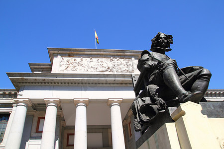 拥有委拉斯开兹雕像的马德里普拉多博物馆