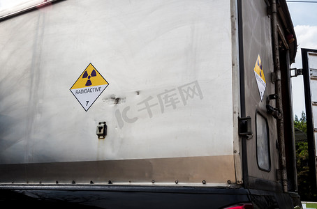 运输卡车集装箱危险品包装类型A上的辐射警告标志运输标签第7类