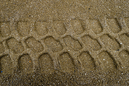 轮胎印纹理摄影照片_沙滩上的足迹
