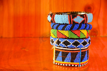 星星手饰摄影照片_来自坦桑尼亚的手工珠饰首饰