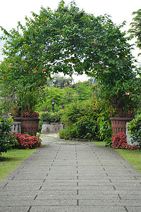 Baluarte De San Diego 花园拱门位于 M 的 Intramuros 城墙内