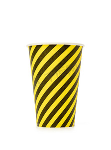 黄色条纹空杯子摄影照片_孤立在白色背景上的一次性黄色条纹杯子