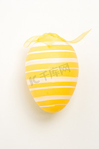 黄色手绘复活节彩蛋