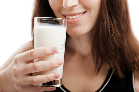 女人喝牛奶
