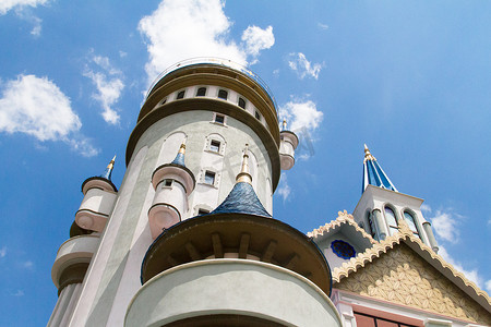 童话城堡摄影照片_公园里的童话城堡