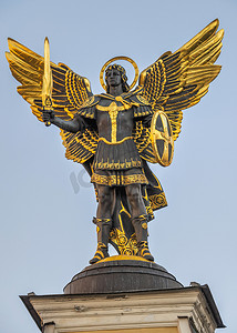 基辅摄影照片_天使迈克尔的雕塑在基辅，乌克兰