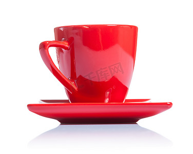红色碟子摄影照片_孤立的碟子上的红色咖啡杯