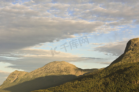 壮观的风景山和山谷在美丽的 Hemsedal，挪威。