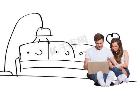 年轻夫妇在地板上使用笔记本电脑的合成图像
